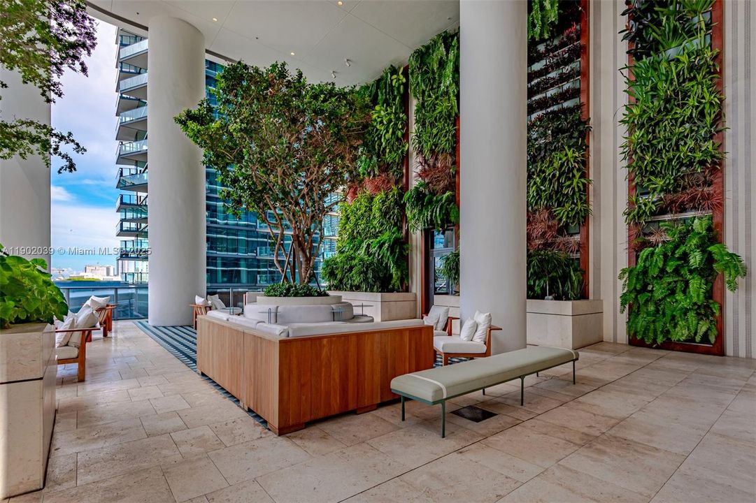 Active With Contract: $4,900 (1 beds, 2 baths, 866 Square Feet)