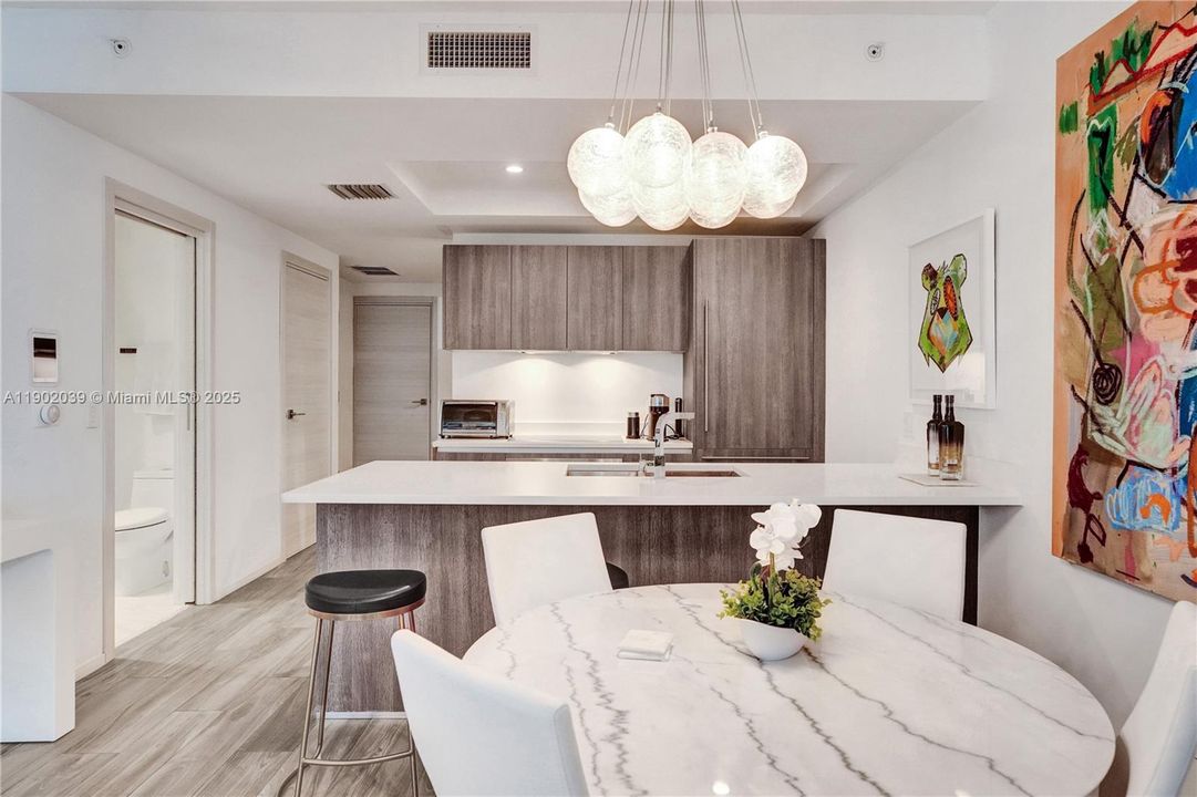 Active With Contract: $4,900 (1 beds, 2 baths, 866 Square Feet)