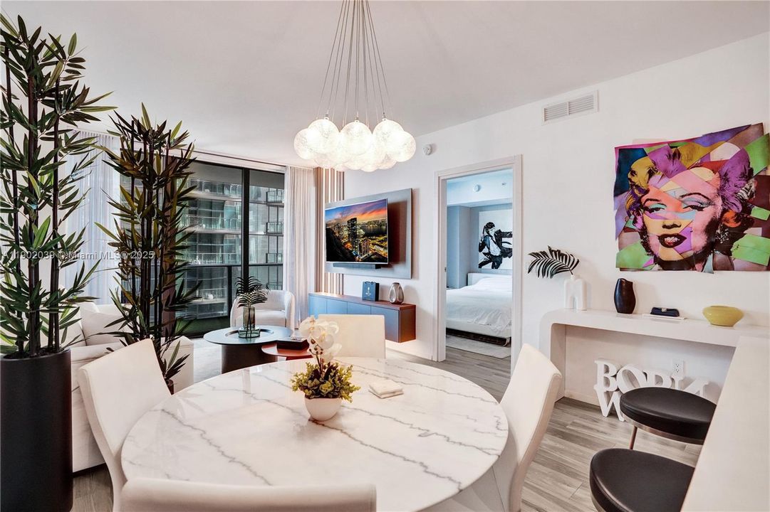 Active With Contract: $4,900 (1 beds, 2 baths, 866 Square Feet)