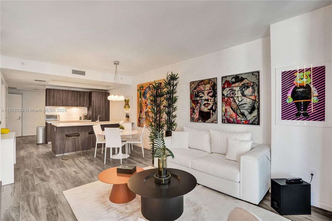 Active With Contract: $4,900 (1 beds, 2 baths, 866 Square Feet)
