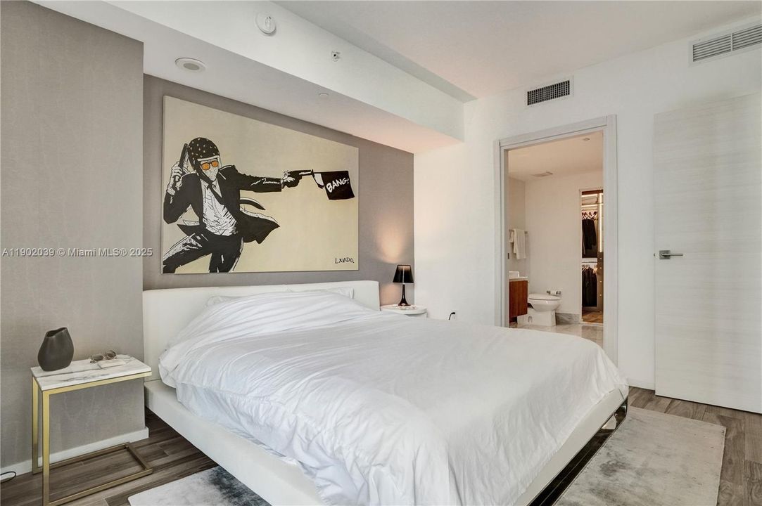 Active With Contract: $4,900 (1 beds, 2 baths, 866 Square Feet)