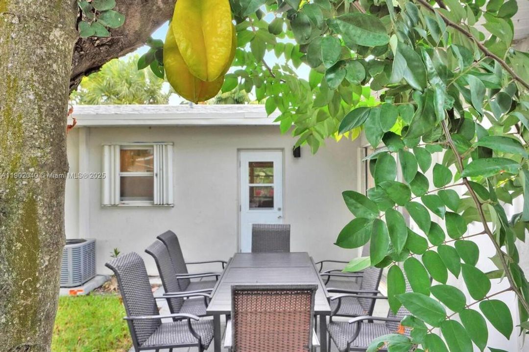 For Sale: $524,999 (3 beds, 2 baths, 1439 Square Feet)