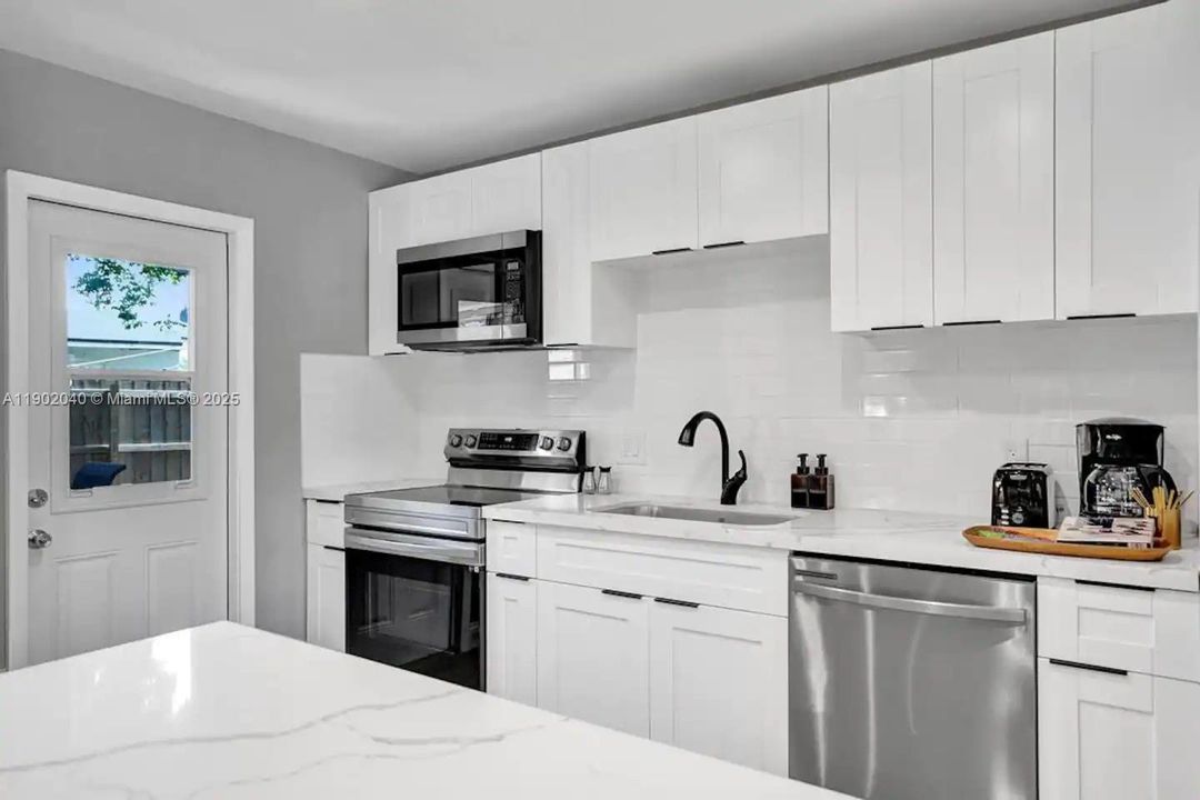 For Sale: $524,999 (3 beds, 2 baths, 1439 Square Feet)