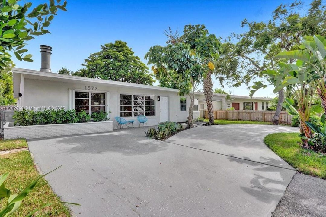 For Sale: $524,999 (3 beds, 2 baths, 1439 Square Feet)