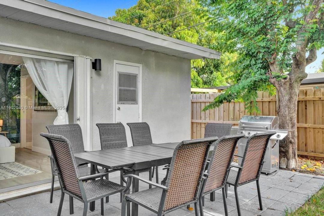 For Sale: $524,999 (3 beds, 2 baths, 1439 Square Feet)