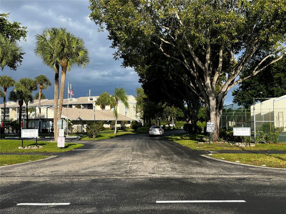 合同活跃: $163,000 (2 贝兹, 2 浴室, 1104 平方英尺)