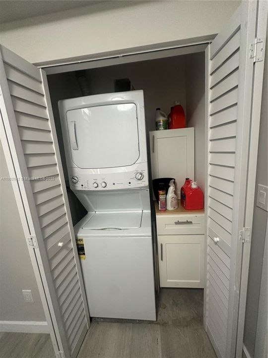 For Sale: $849,000 (3 beds, 2 baths, 1573 Square Feet)