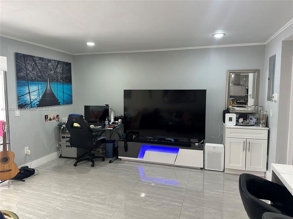 For Sale: $849,000 (3 beds, 2 baths, 1573 Square Feet)