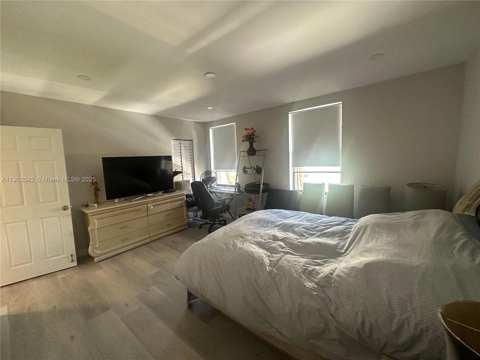 For Sale: $849,000 (3 beds, 2 baths, 1573 Square Feet)