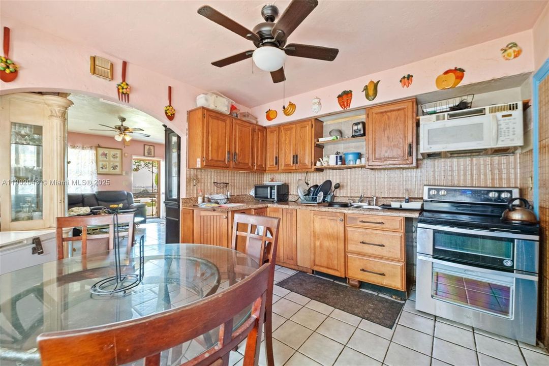 Active With Contract: $385,000 (3 beds, 1 baths, 1177 Square Feet)