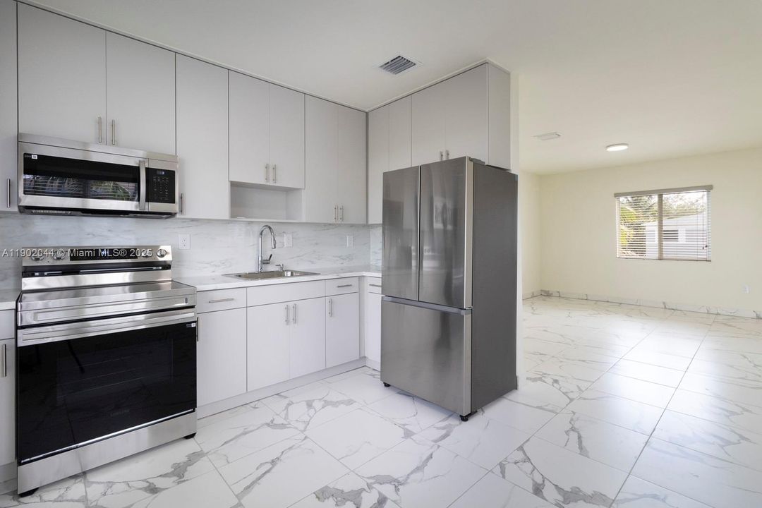 Recently Rented: $2,000 (2 beds, 1 baths, 840 Square Feet)