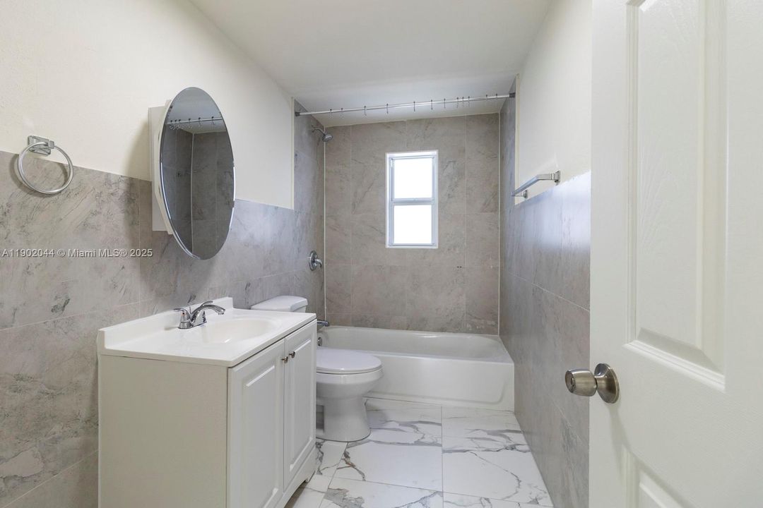 Recently Rented: $2,000 (2 beds, 1 baths, 840 Square Feet)