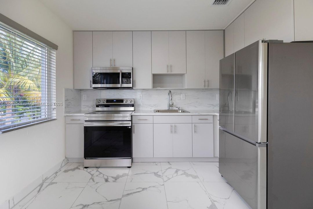 Recently Rented: $2,000 (2 beds, 1 baths, 840 Square Feet)