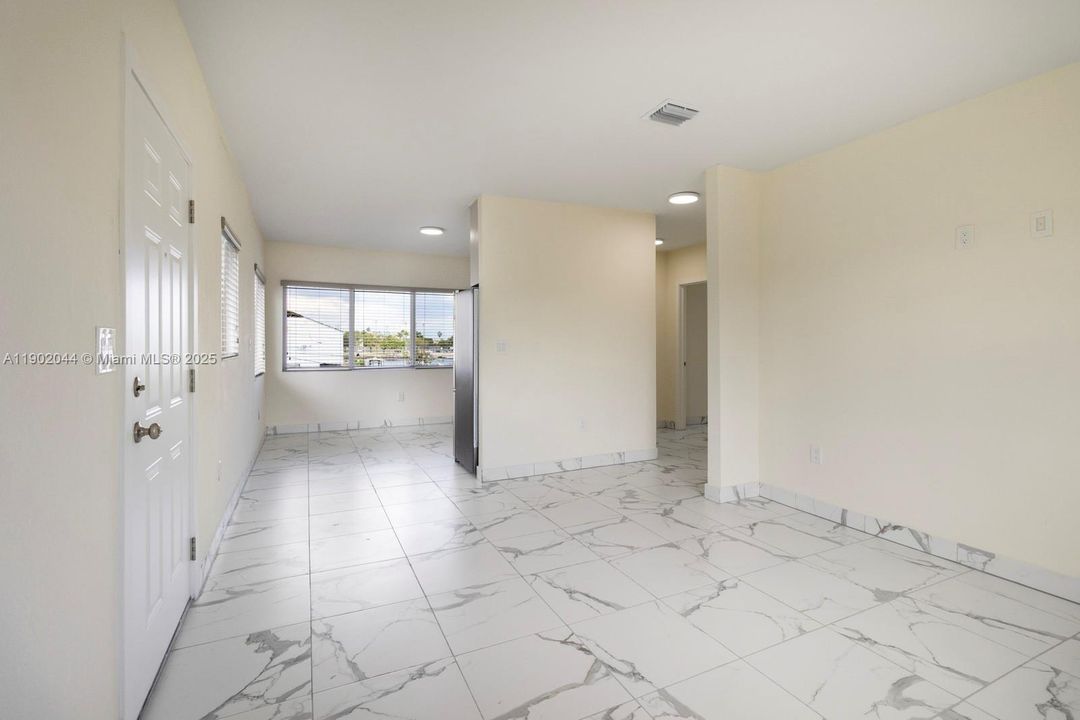 Recently Rented: $2,000 (2 beds, 1 baths, 840 Square Feet)