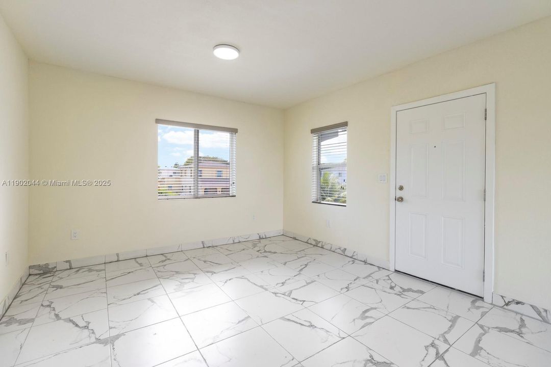 Recently Rented: $2,000 (2 beds, 1 baths, 840 Square Feet)