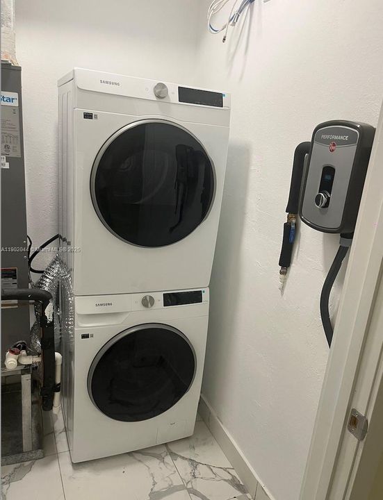 Recently Rented: $2,000 (2 beds, 1 baths, 840 Square Feet)