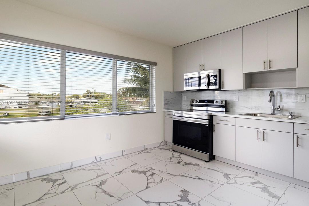 Recently Rented: $2,000 (2 beds, 1 baths, 840 Square Feet)