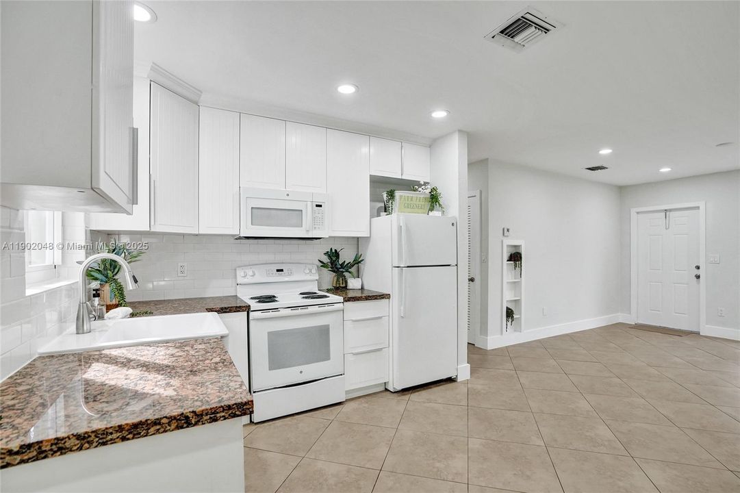 Unit 2 - 2BD/2BA, vacant, rent potential $2,600+