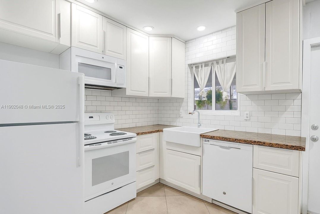 Virtually refreshed, to show the space without household items.