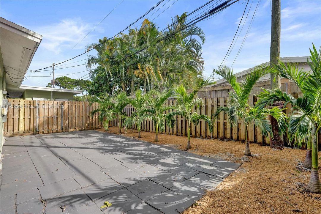Unit 2 - Private fully enclosed large wrap around back yard. South side of unit. Fence along the palm trees are being replaced with permits by neighbor.