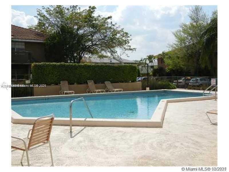 For Rent: $2,100 (2 beds, 2 baths, 932 Square Feet)