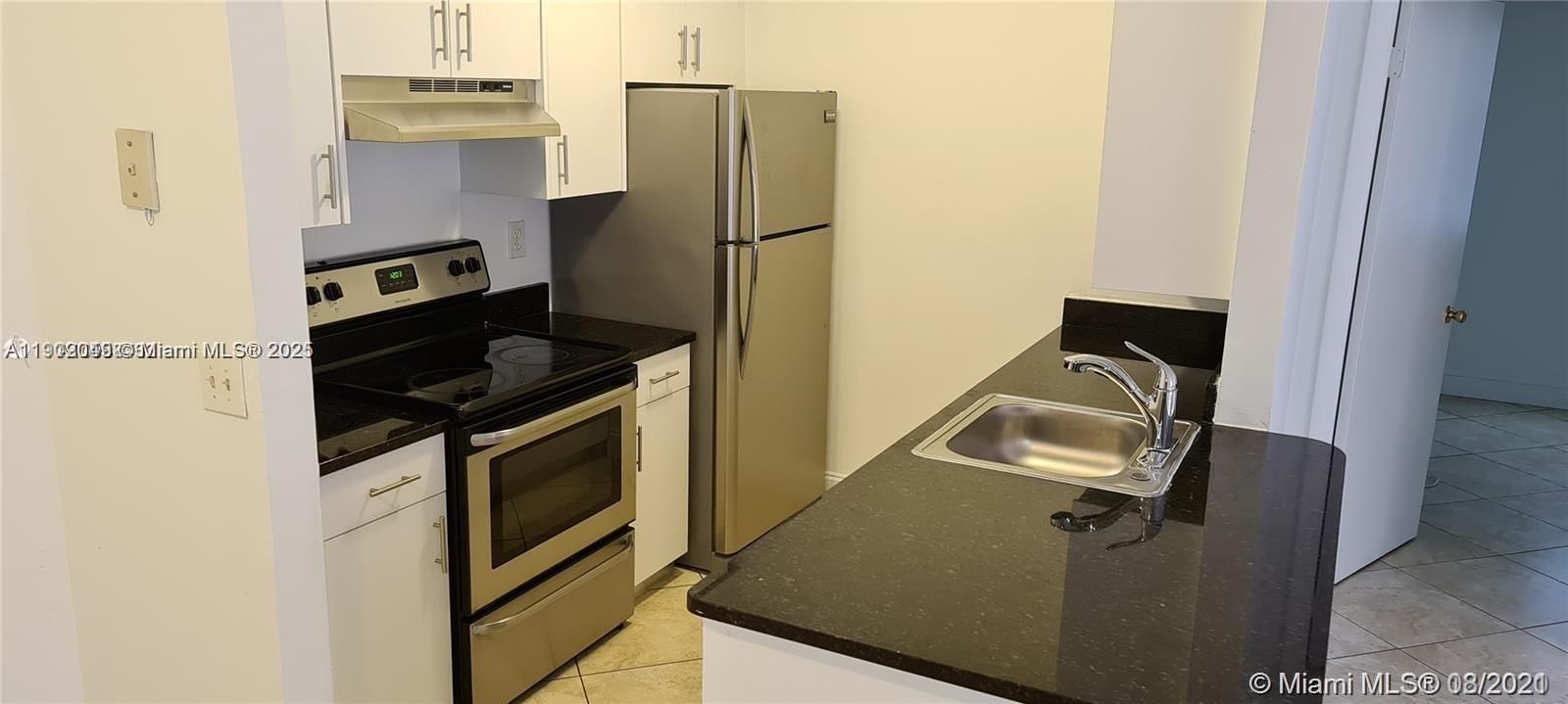 For Rent: $2,100 (2 beds, 2 baths, 932 Square Feet)