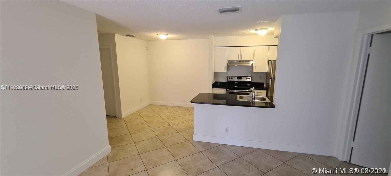 For Rent: $2,100 (2 beds, 2 baths, 932 Square Feet)