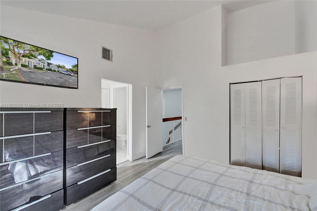 For Sale: $322,500 (2 beds, 2 baths, 1332 Square Feet)