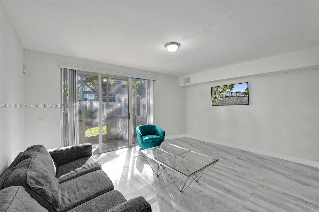 For Sale: $322,500 (2 beds, 2 baths, 1332 Square Feet)