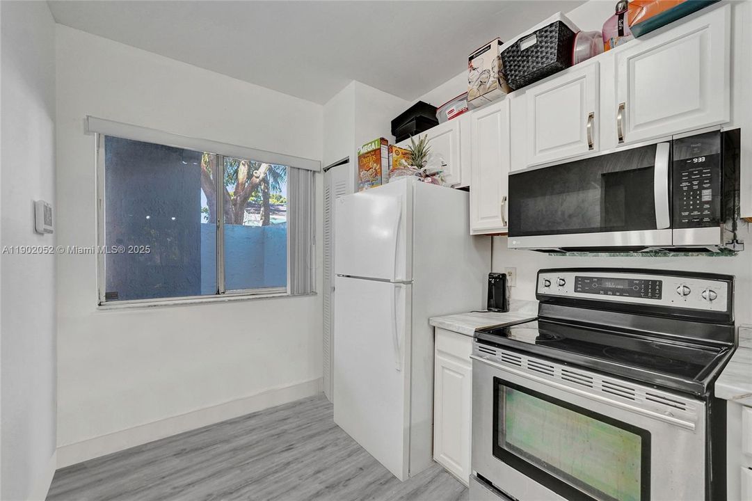 For Sale: $322,500 (2 beds, 2 baths, 1332 Square Feet)