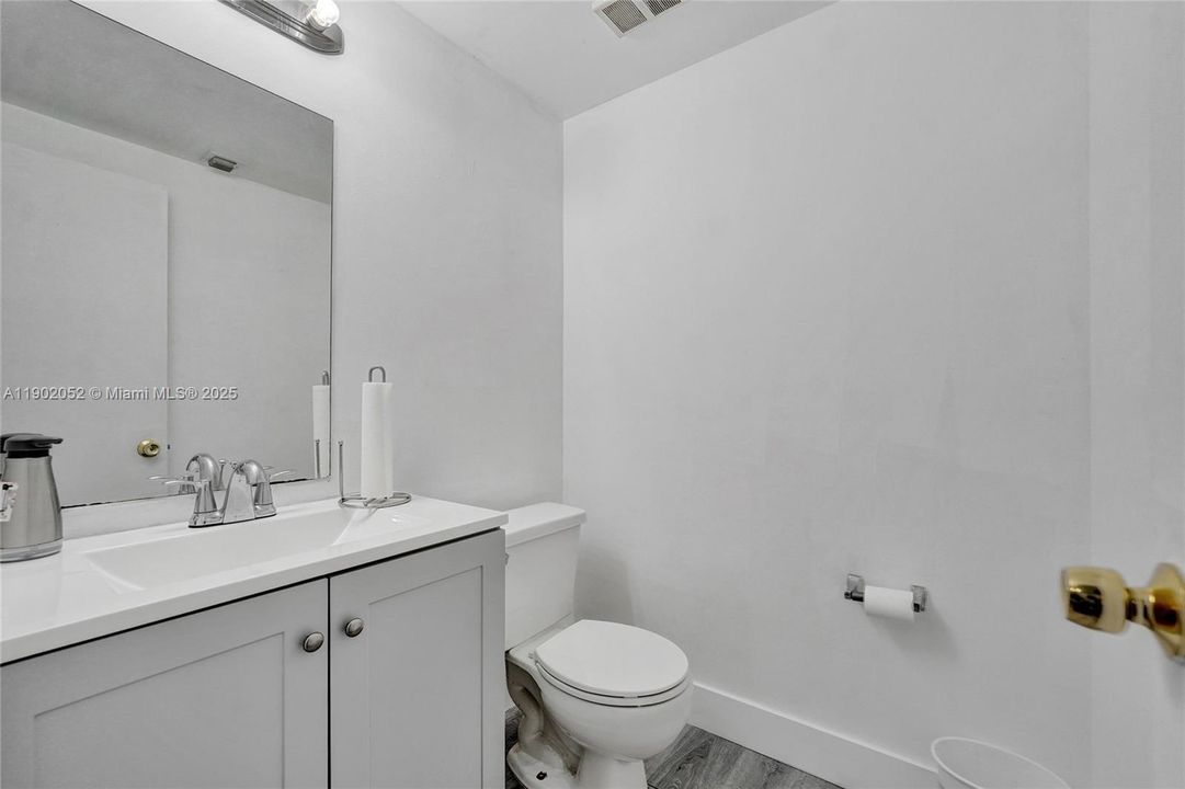 For Sale: $322,500 (2 beds, 2 baths, 1332 Square Feet)