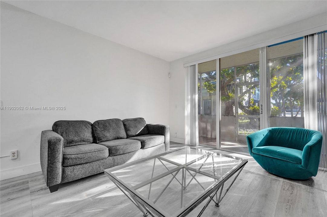 For Sale: $322,500 (2 beds, 2 baths, 1332 Square Feet)