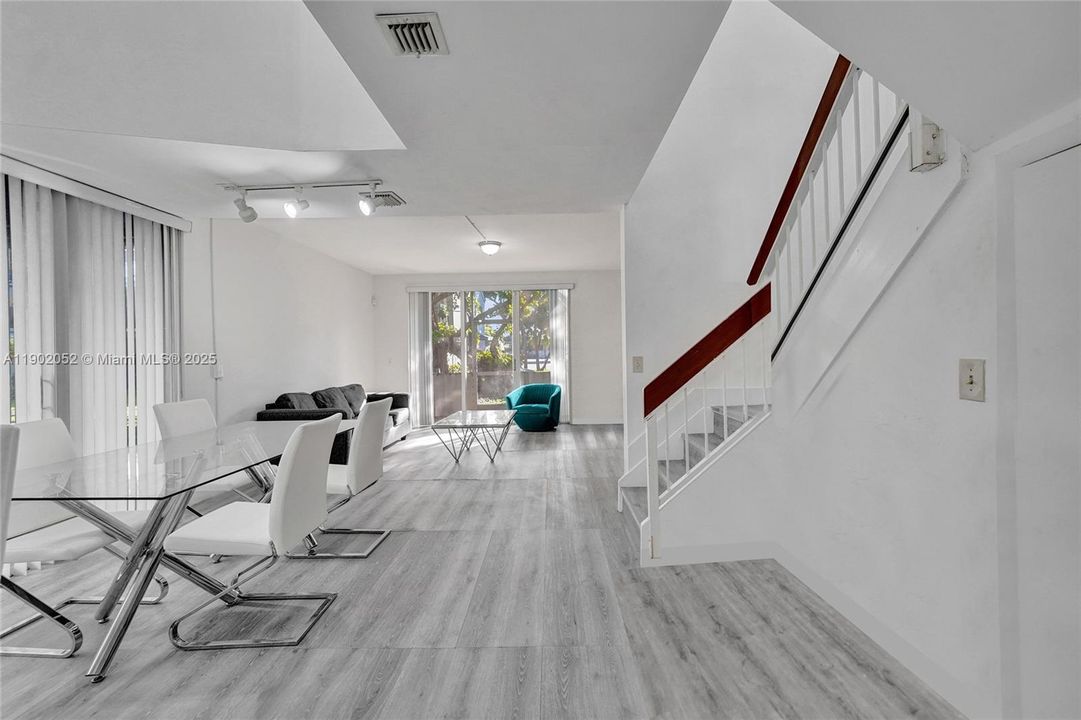 For Sale: $322,500 (2 beds, 2 baths, 1332 Square Feet)