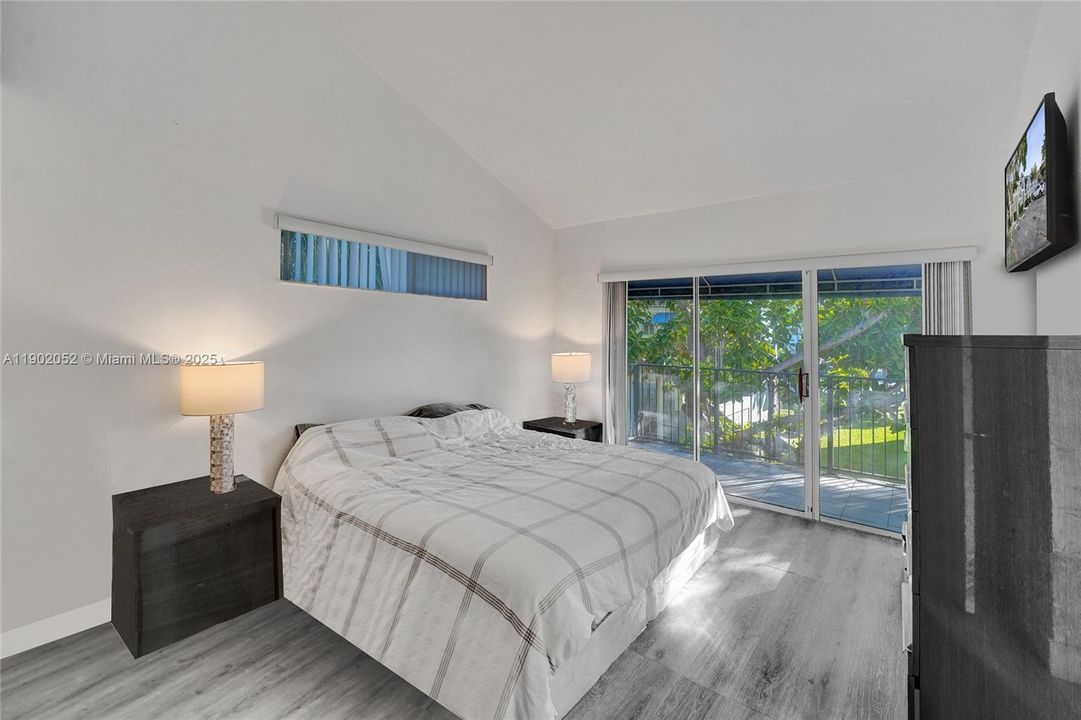 For Sale: $322,500 (2 beds, 2 baths, 1332 Square Feet)