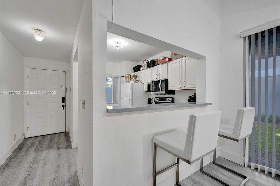 For Sale: $322,500 (2 beds, 2 baths, 1332 Square Feet)