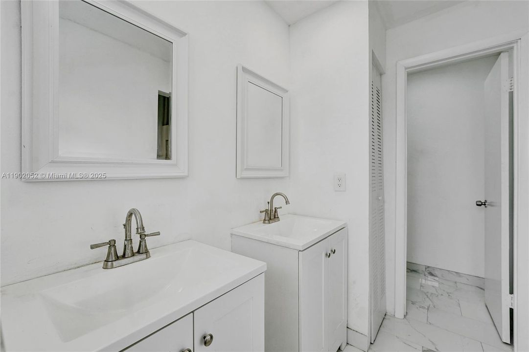 For Sale: $322,500 (2 beds, 2 baths, 1332 Square Feet)