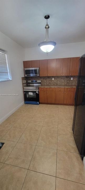Active With Contract: $2,300 (2 beds, 1 baths, 2965 Square Feet)