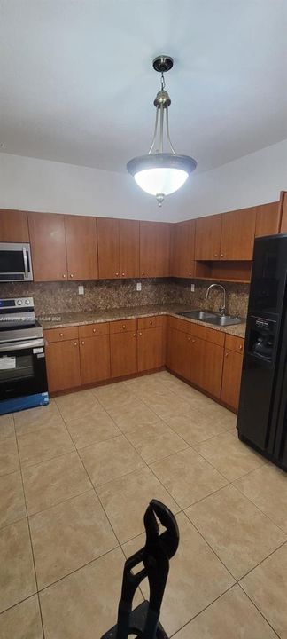 Active With Contract: $2,300 (2 beds, 1 baths, 2965 Square Feet)