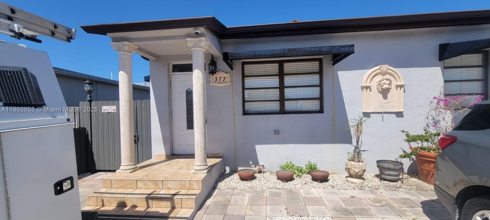 Active With Contract: $2,300 (2 beds, 1 baths, 2965 Square Feet)