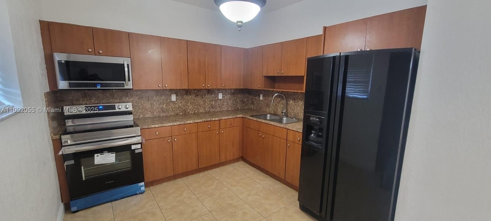 Active With Contract: $2,300 (2 beds, 1 baths, 2965 Square Feet)