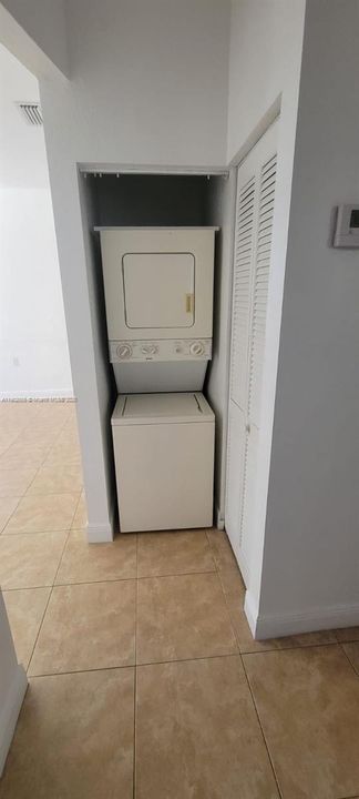 Active With Contract: $2,300 (2 beds, 1 baths, 2965 Square Feet)