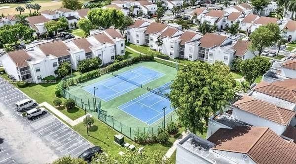 合同活跃: $2,250 (2 贝兹, 1 浴室, 907 平方英尺)