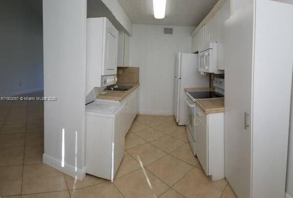 合同活跃: $2,250 (2 贝兹, 1 浴室, 907 平方英尺)