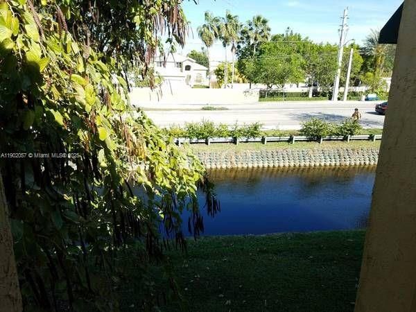 合同活跃: $2,250 (2 贝兹, 1 浴室, 907 平方英尺)