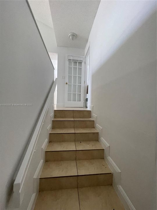 合同活跃: $2,250 (2 贝兹, 1 浴室, 907 平方英尺)