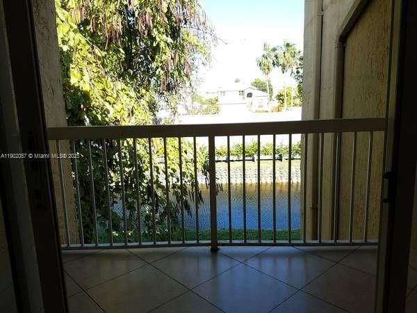 合同活跃: $2,250 (2 贝兹, 1 浴室, 907 平方英尺)