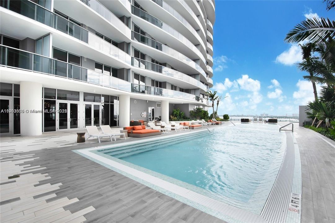 Recently Rented: $3,800 (2 beds, 2 baths, 1038 Square Feet)