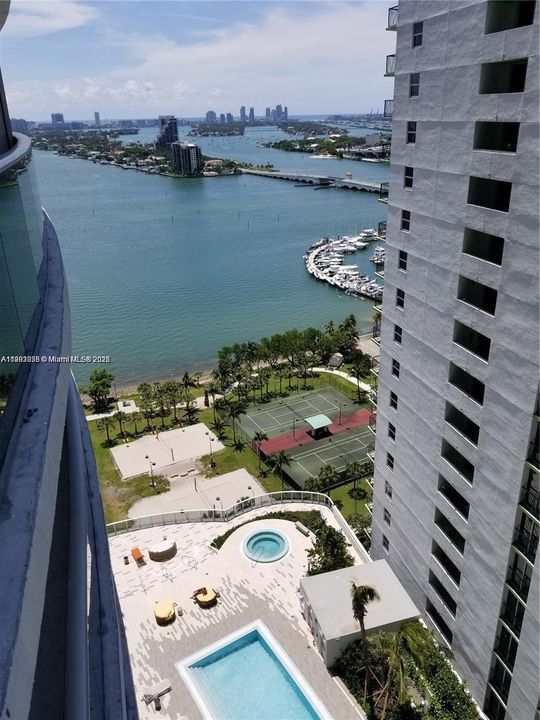 Recently Rented: $3,800 (2 beds, 2 baths, 1038 Square Feet)