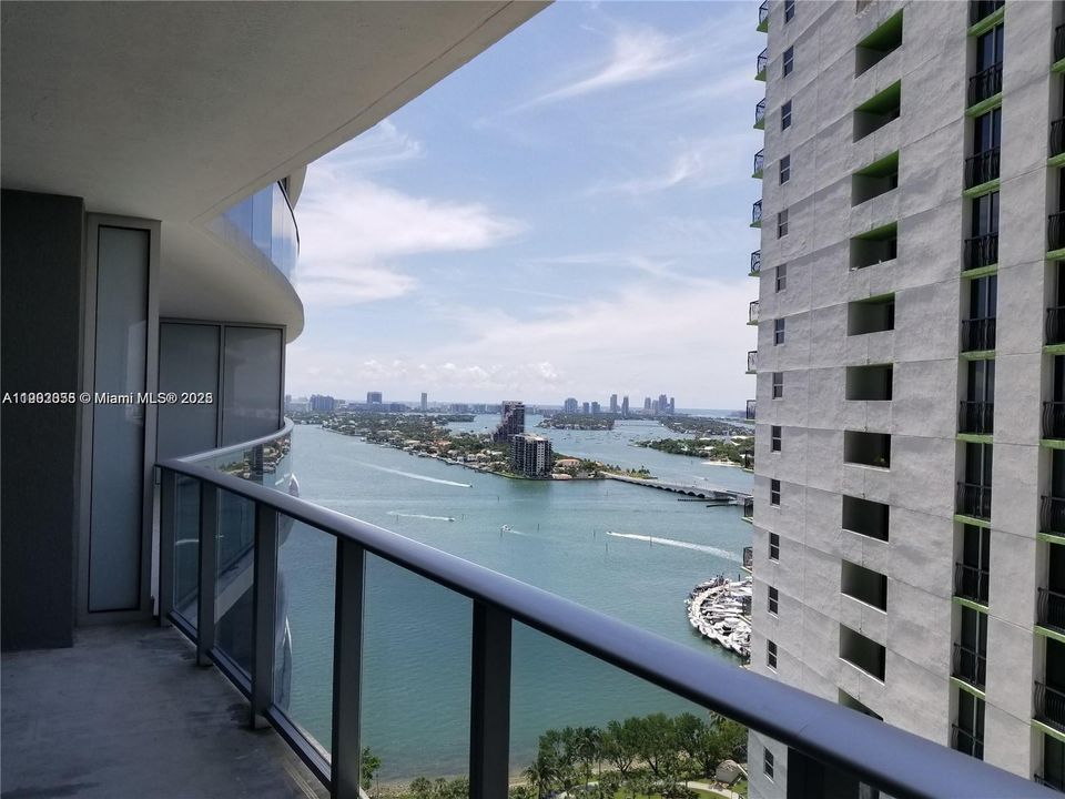 Recently Rented: $3,800 (2 beds, 2 baths, 1038 Square Feet)