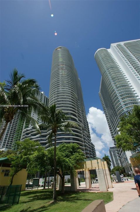 Recently Rented: $3,800 (2 beds, 2 baths, 1038 Square Feet)